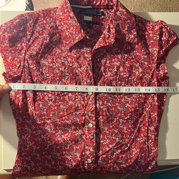 🤑SALE 3 for $20!🤑 Short sleeved floral button up shirt Tommy Hilfiger, size XS - Picture 5 of 6